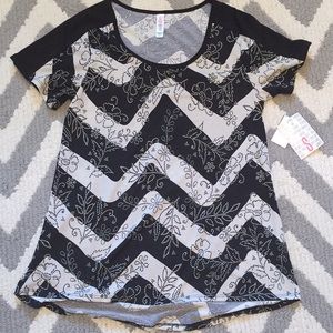 NWT Small Lularoe Classic T